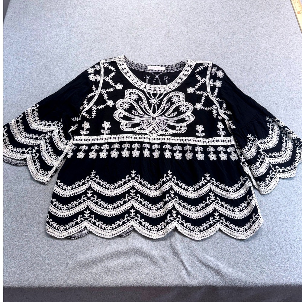 Ana & Rose Embroidered Boho Peasant Top Black White Scallop Hem Women's L Flowy